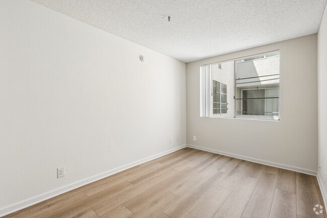 Studio - 575SF - Bedroom - The Westbury