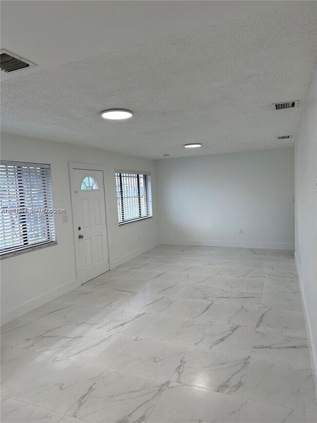 324 E 34th St Unidad 1