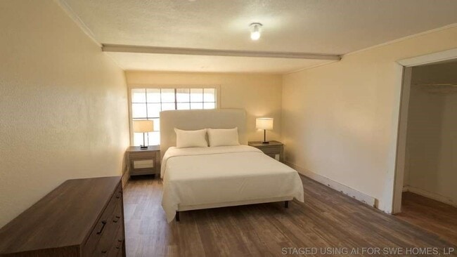 Photo - 6502 W Montgomery Rd