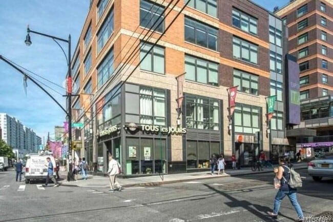 Photo - 39-16 Prince St Unit 8C