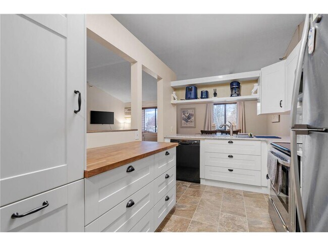 Photo - 4151 Boone Ave N Unidad 203