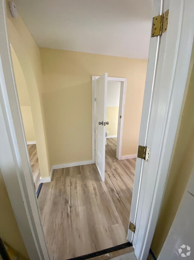 Building Photo - 205 S Walters St Unit 6 Rental