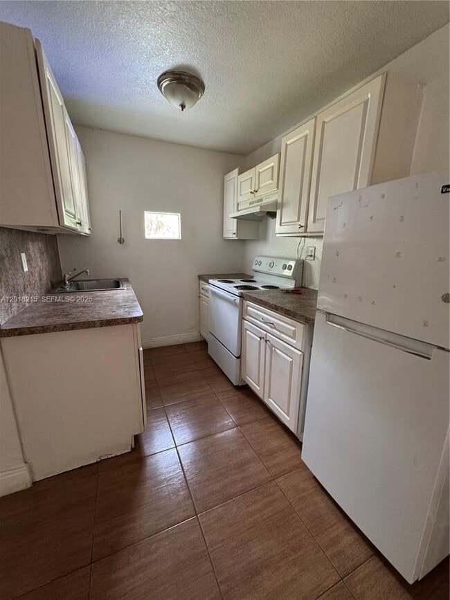 Photo - 410 N 58th Ave