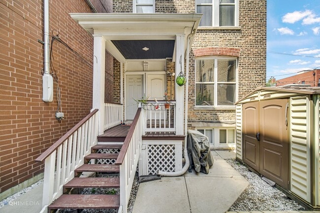 Building Photo - 1524 N Western Ave Unit 1