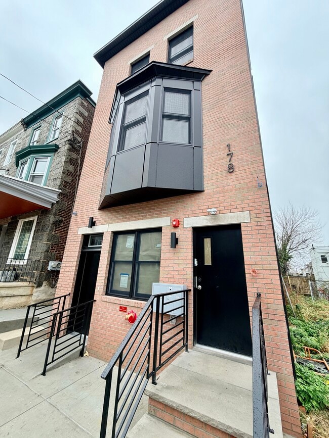 Building Photo - 178 W Seymour St Unit 3