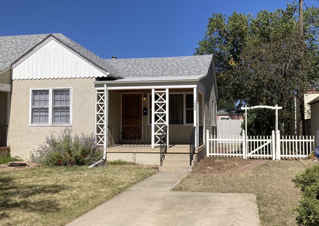 Photo - 122 E Van Buren St Townhome