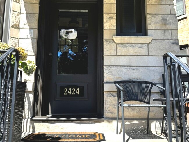 Photo - 2424 N Mozart St Unit 2