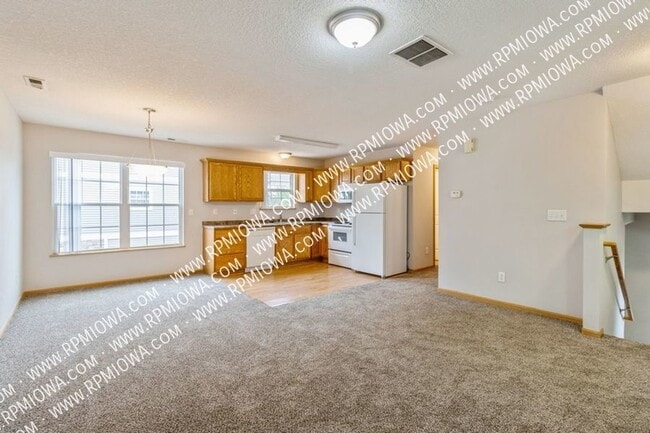 Photo - 15239 Greenbelt Dr