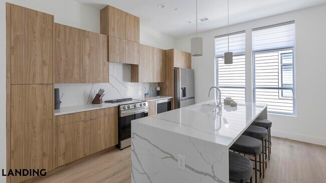 2206 Arroyo Ave Unit 304