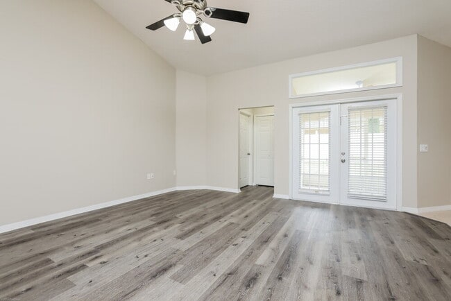 Photo - 1052 Sadie Ln
