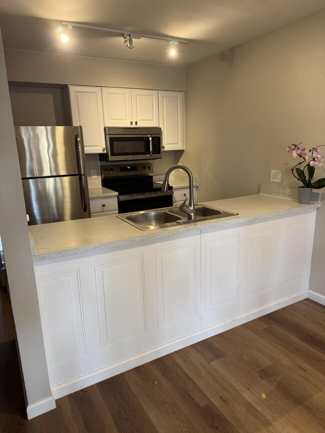 Photo - 1bd/1ba condo on 1st floor with pool access Unit D416