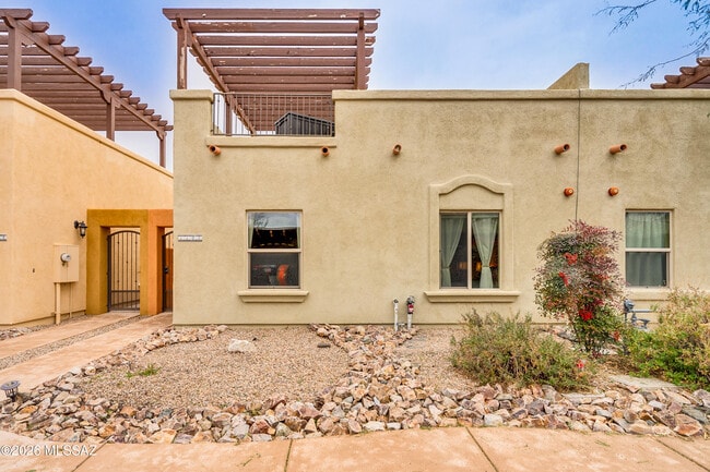 Photo - 1105 Lombard Way