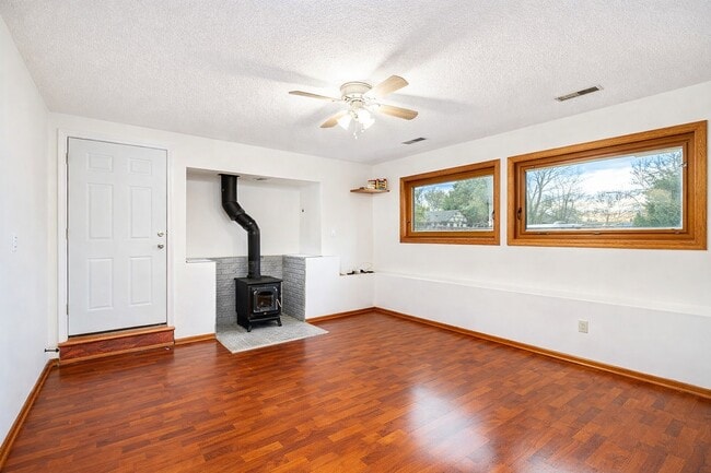 Photo - 32855 Harwood Crescent