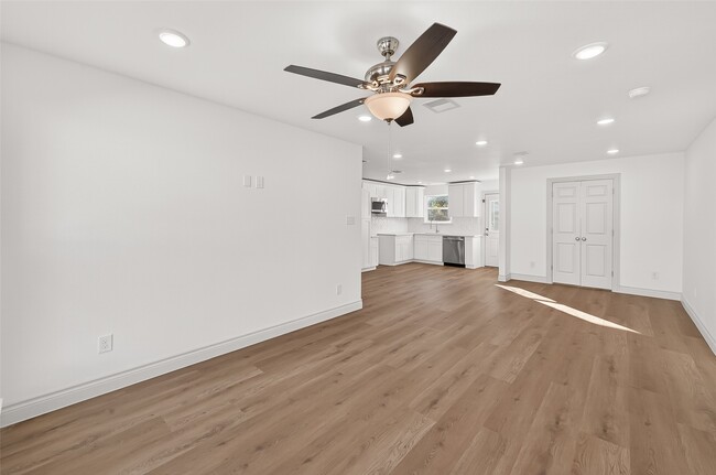 Photo - 1823 Chippendale Rd