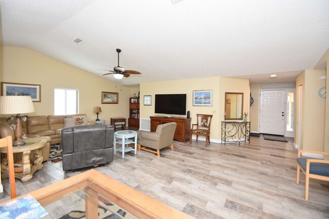 Building Photo - 3 Cherokee Ct W Rental
