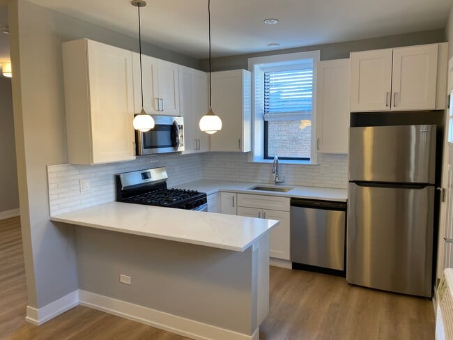 Building Photo - 3925 N Janssen Ave Unit E1