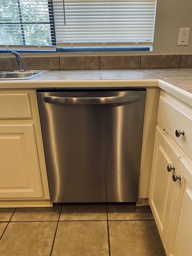 Photo - 19 Cedaridge Dr