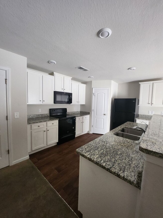 Photo - Beautiful End Unit in Paw Creek Village