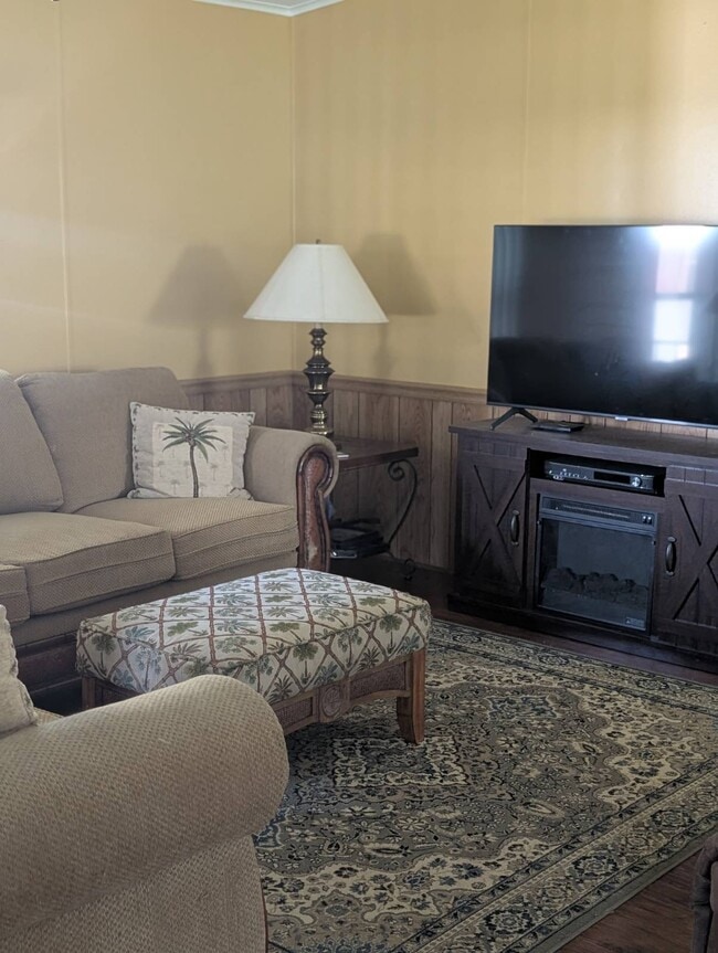 Photo - 280 Country Club Dr