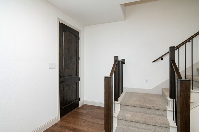 Photo - Beautiful 3 Bedroom Luxury Townhome, MCKIN...