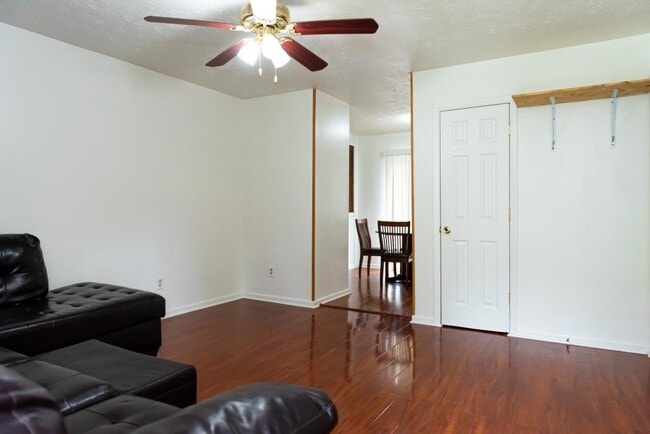 Photo - 6205 Fieldcrest Dr