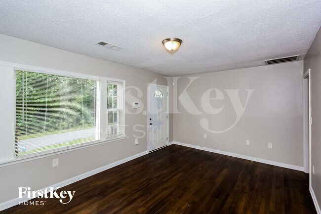 Photo - 1367 Blanche Dr SE