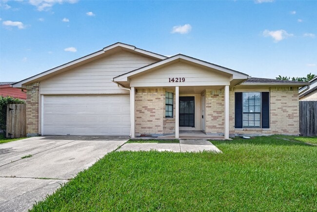 Building Photo - 14219 Dartwood Dr