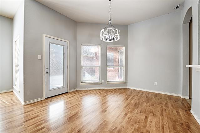 Photo - 7681 Glasshouse Walk