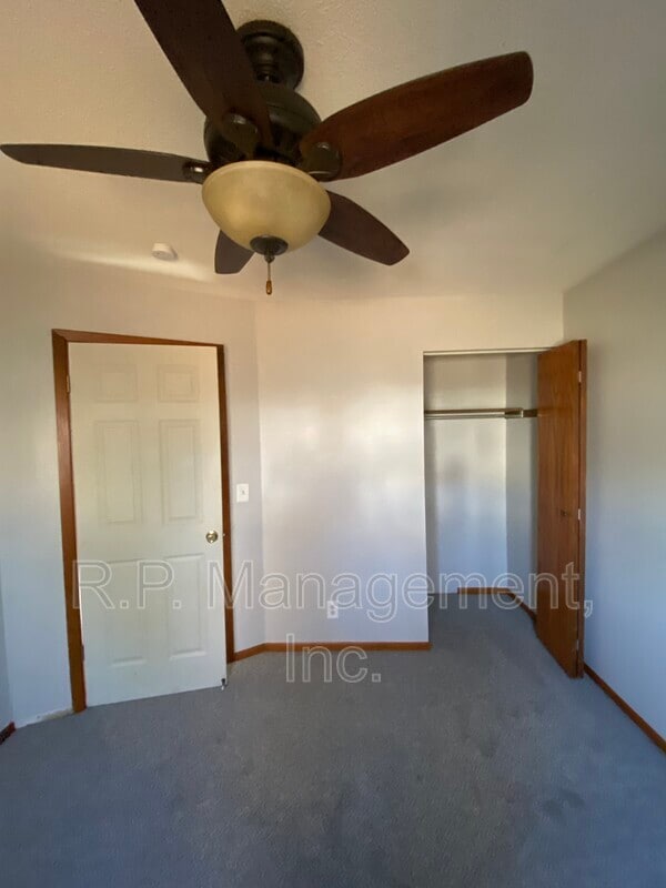 Photo - 1425 Meadowmoor Dr NE