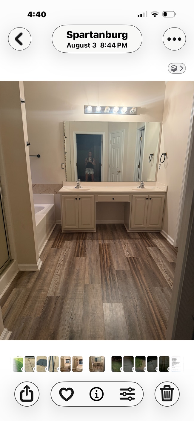 Master bathroom - 424 W Abington Way