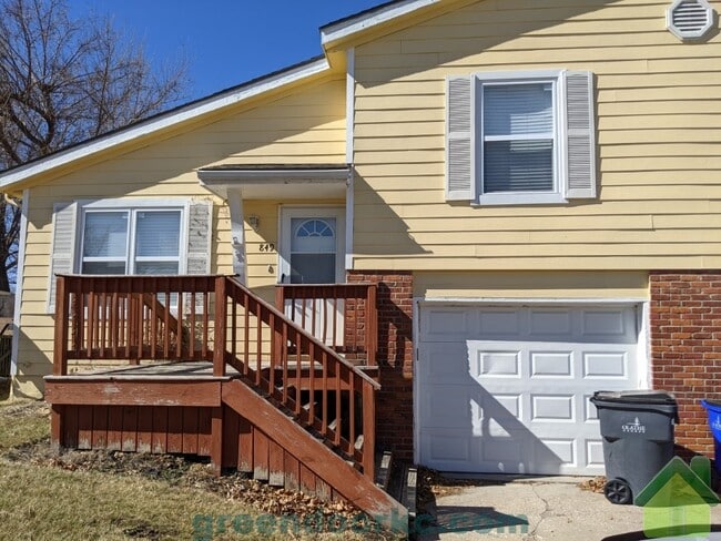 Building Photo - 849 S Lindenwood Dr