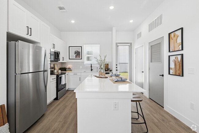 1BR, 1BA - 660SF - Kitchen