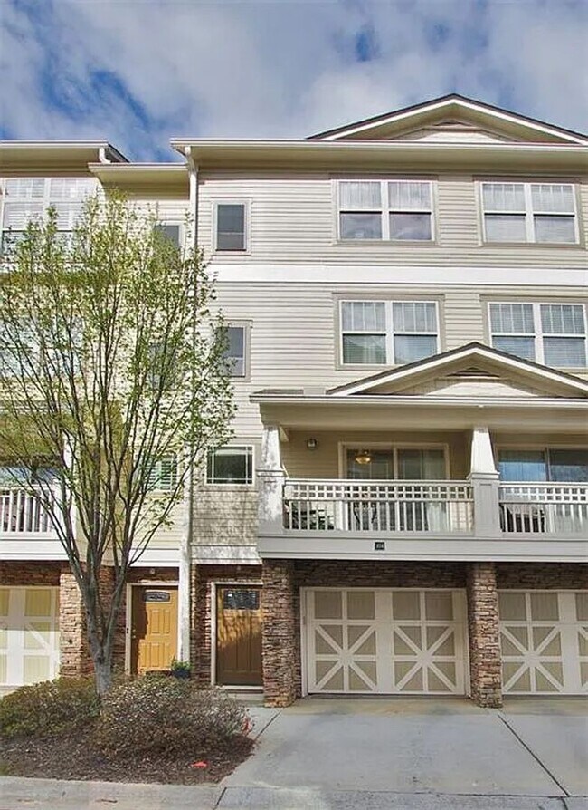 2/2.5 Townhome w/ Balcony in Great Locatio... - 2/2.5 Townhome w/ Balcony in Great Locatio...