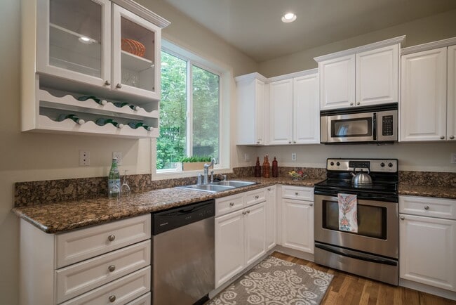 Building Photo - 4920 SW Slavin Rd