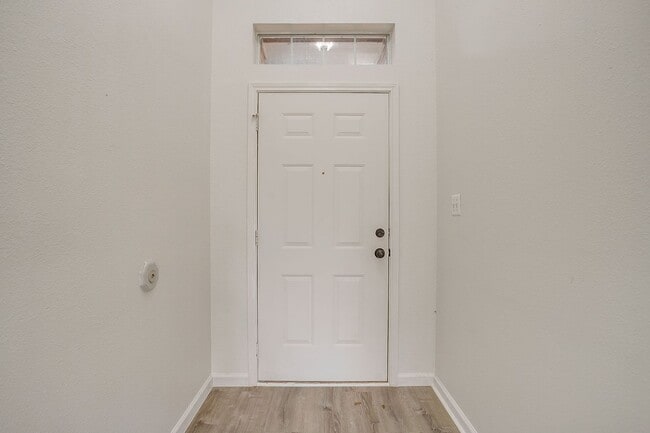 Photo - 1512 Clover Ln