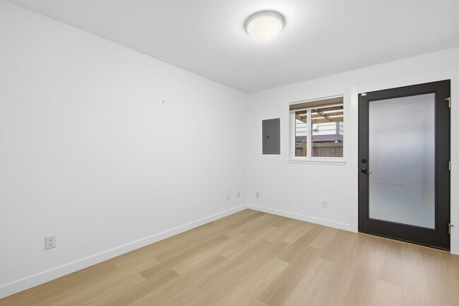 Photo - Spacious 2 bed 2.5 bath home in West Seattle