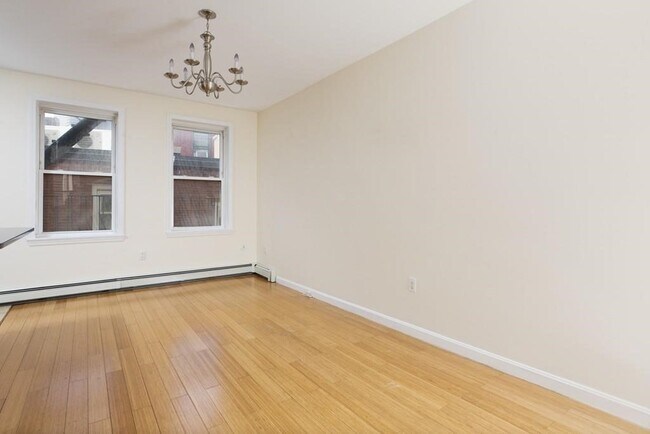 11 Bartlett Pl Unit 2