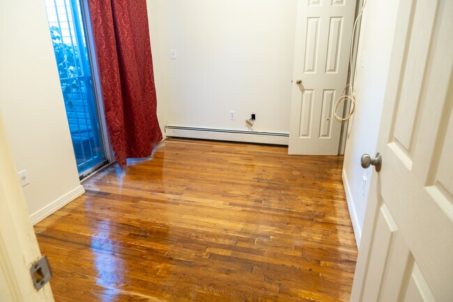 Photo - 28 Radde Pl Unit 1