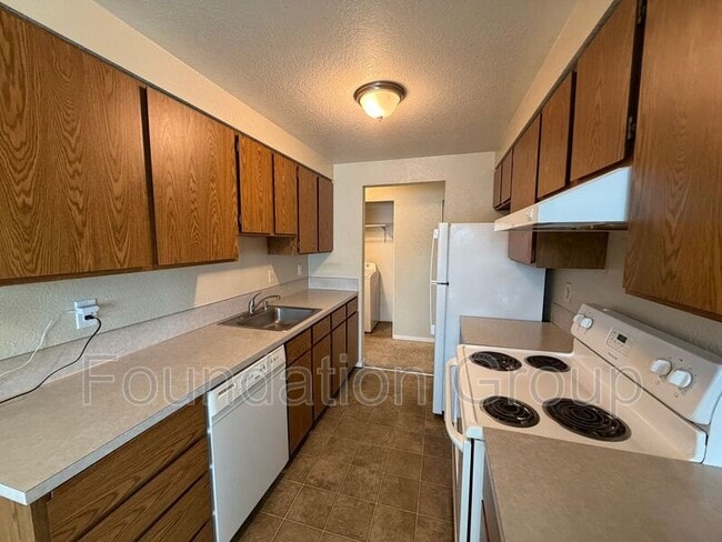 Photo - 938 N 100th St