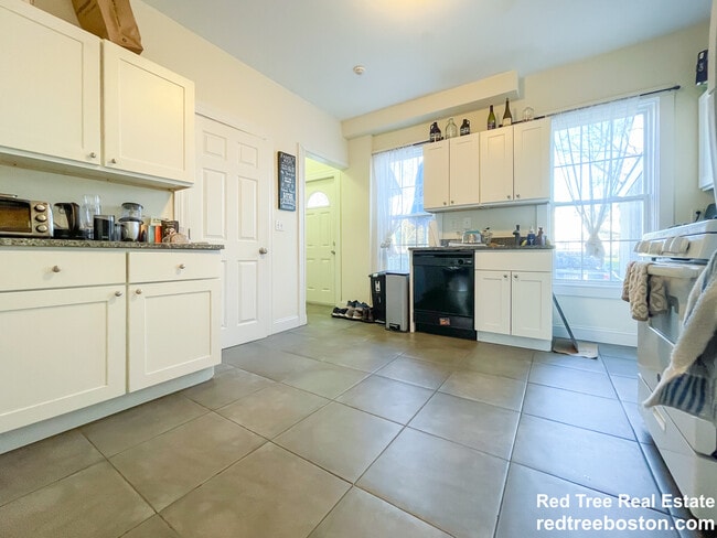 Photo - 16 Foster St