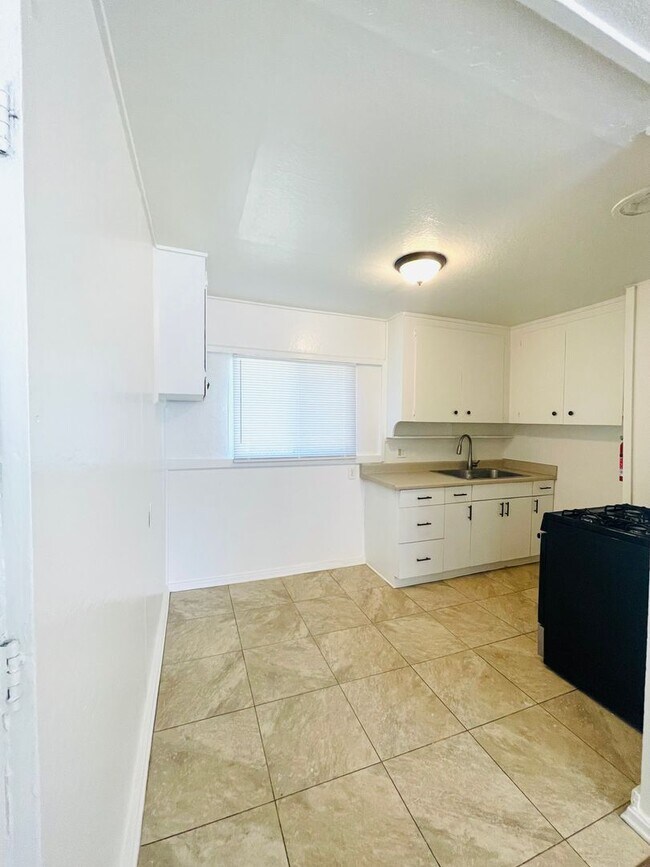 Photo - Santa Paula Apartments