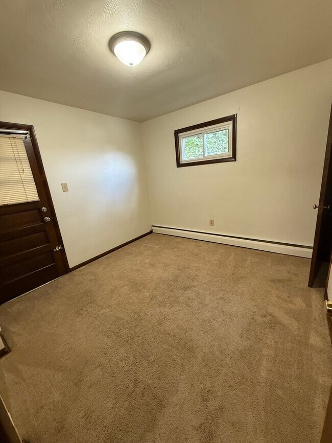 Photo - 2 Bedroom 1 Bathroom Apartment For Rent!