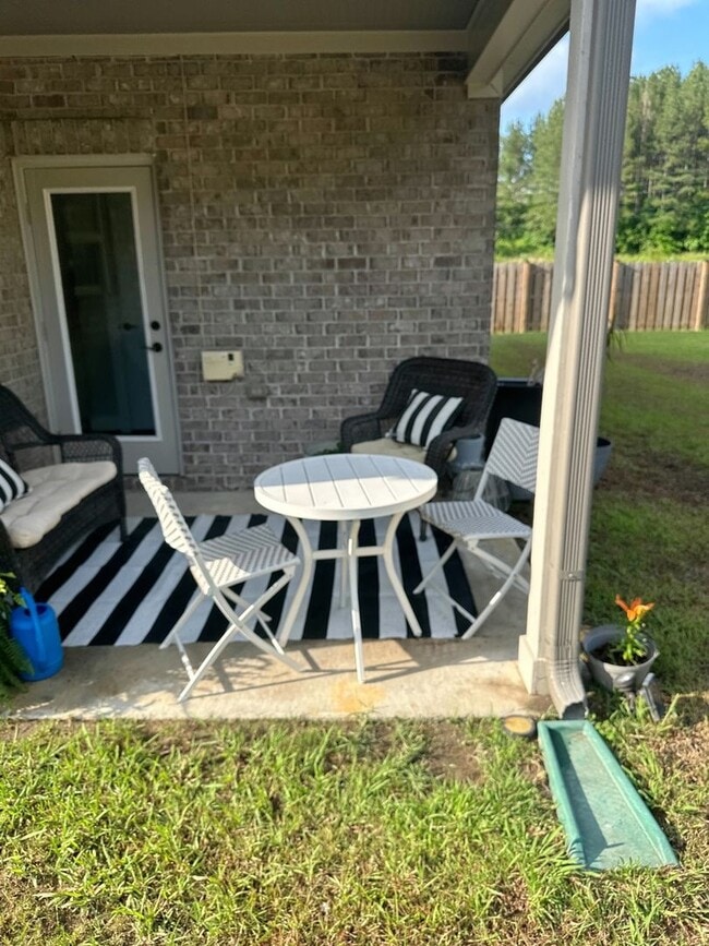 Photo - 1013 Edgewater Ln