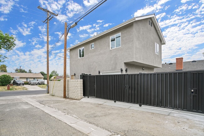 Photo - 10900 Baird Ave Unidad 18517 Celtic St - ADU