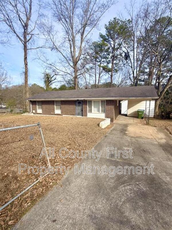 Photo - 3236 Renault Rd SE