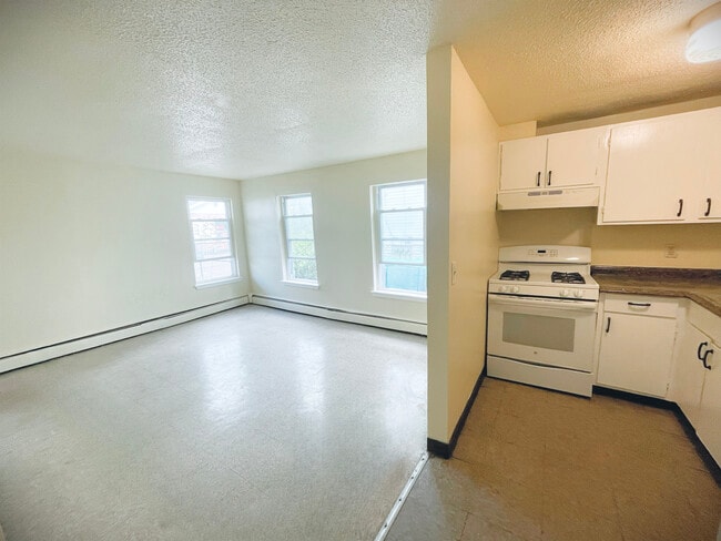 Photo - 70 Washington St Apartments Unit 1