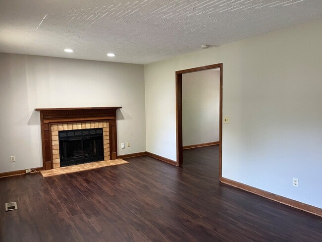 Photo - "Charming 3-Bedroom Retreat in Nashville – Spacious 1,149 Sq Ft with 1.5 Baths!"