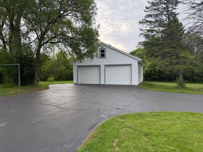 Photo - 2 Bedroom Plus Den / 3 Bathroom / Single Family Home