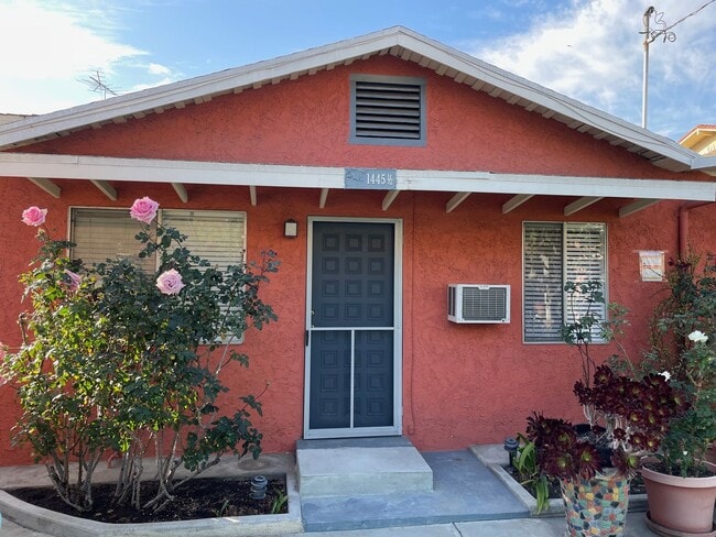 Building Photo - 1445 Echo Park Ave Unit 1445 1/2 Echo Park Ave Rental