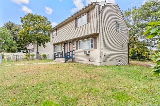 Photo - 123 Sumac St